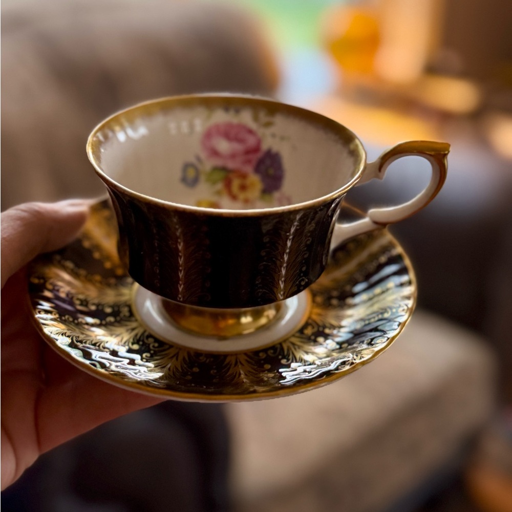 1970’s PARAGON Black and Gold Elegant Dining Tea Cup and Saucer